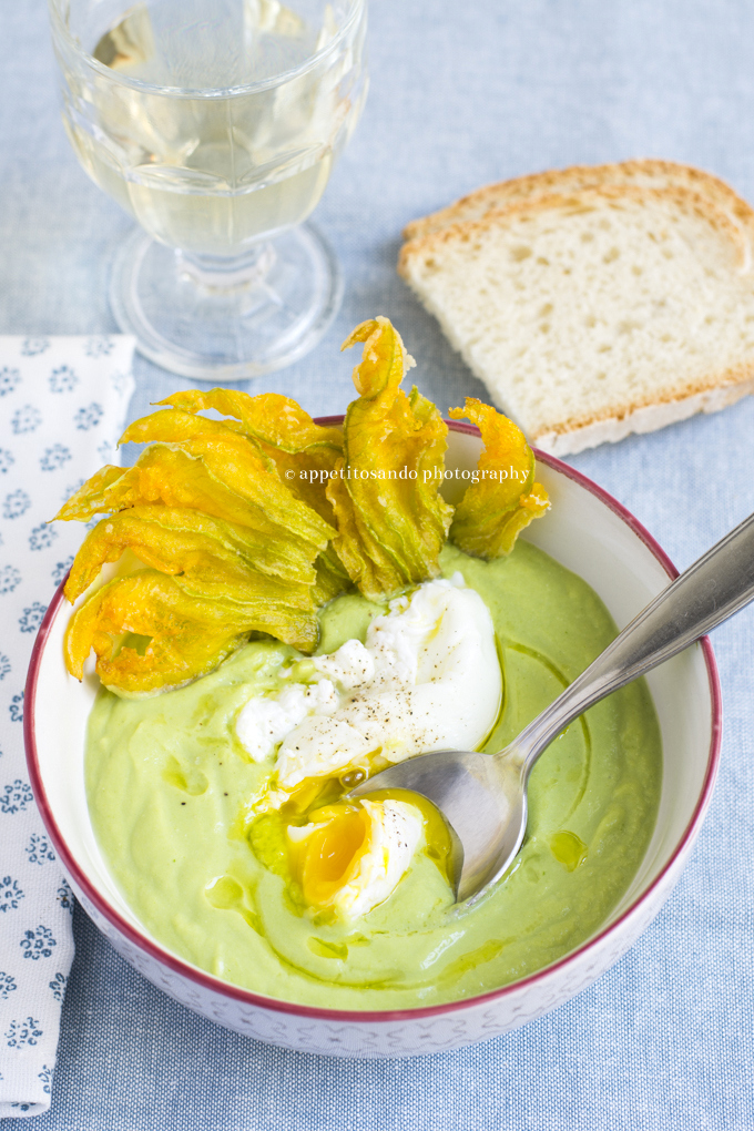 vellutata di zucchine con uovo poché